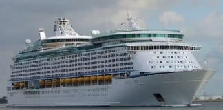 Homem que passou 25 anos morando em cruzeiros revela quanto gastou Homem que passou 25 anos morando em cruzeiros revela quanto gastou