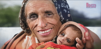 Veja como está hoje a garotinha que nasceu quando sua mãe já tinha 70 anos Veja como está hoje a garotinha que nasceu quando sua mãe já tinha 70 anos