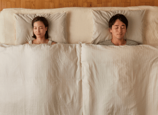 “Divórcio do sono” Saiba por que a tendência de dormir separado pode melhorar o relacionamento