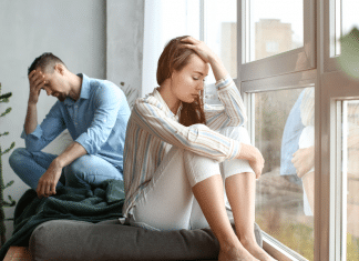 Por que homens ficam com uma mulher enquanto ainda gostam de outra?