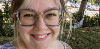 Mulher causa choque entre os amigos ao revelar que é abrossexual