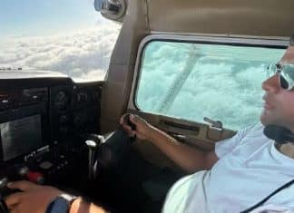 Piloto enviou mensagem à mãe pouco antes de queda de avião no litoral de São Paulo