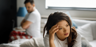 Saiba por que a tendência do “divórcio do sono” ganha força entre casais Saiba por que a tendência do “divórcio do sono” ganha força entre casais