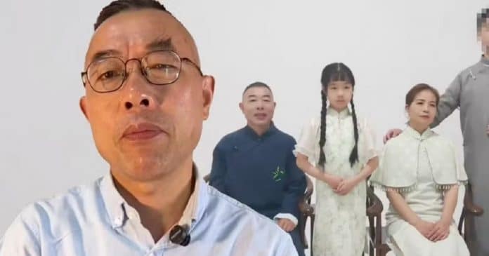 Pai reencontra filho sequestrado há 22 anos, mas é rejeitado ao pedir que ele deixe família rica que o criou