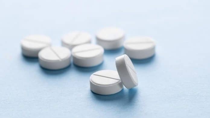 Você já tomou? Anti-inflamatório muito popular no Brasil é banido em dezenas de países; saiba qual