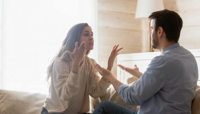 Você conhece alguém que vive interrompendo os outros? A ciência tem uma explicação