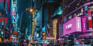 Cidades que nunca dormem: como o turismo noturno virou experiência