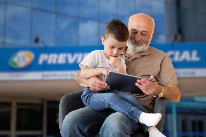 Nova lei muda tudo: descubra quando netos podem receber pensão do INSS deixada pelos avós