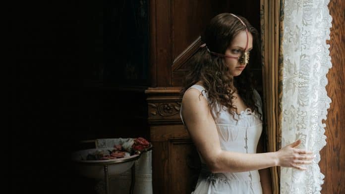 Um dos filmes mais divertidos (e malucos) de 2025 chegou ao streaming e você precisa assistir