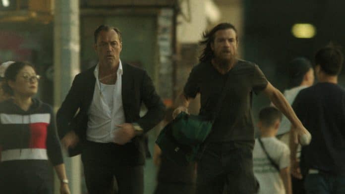 Jude Law e Jason Bateman estrelam nova série explosiva da Netflix sobre crime em Nova York Jude Law e Jason Bateman estrelam nova série explosiva da Netflix sobre crime em Nova York