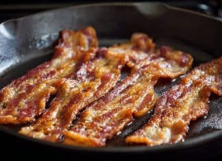 Homem sofre dores de cabeça e médicos descobrem dezenas de vermes de porco em seu cérebro