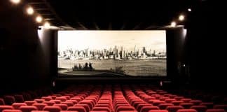 Após 25 anos, rede de cinemas icônica negocia venda e pode sair do Brasil – entenda o motivo!