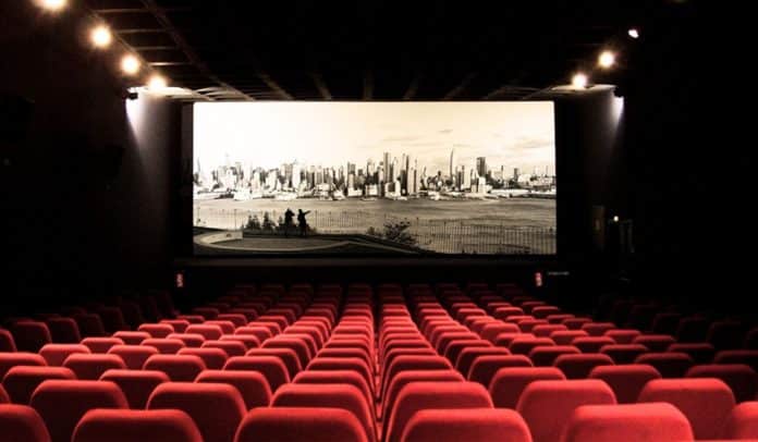 Após 25 anos, rede de cinemas icônica negocia venda e pode sair do Brasil – entenda o motivo!