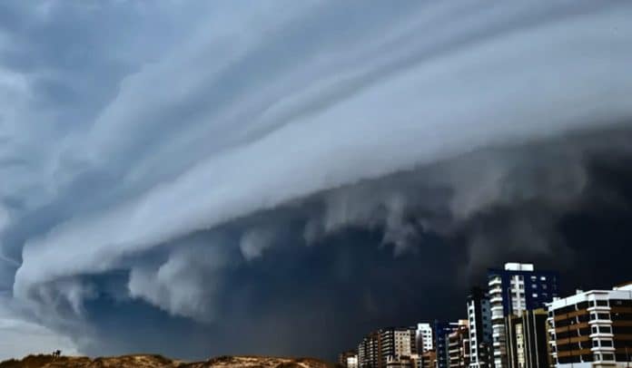 Ciclone de até 90 km/h ameaça cinco estados no feriado do Dia das Crianças; veja se o seu está na lista