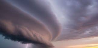 Frio, calor e temporais na mesma semana: frente fria bagunça o clima e divide o Brasil ao meio