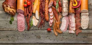 Salsicha, linguiça e presunto entram em lista ‘apocalíptica’ da OMS ao lado do cigarro; entenda o motivo Salsicha, linguiça e presunto entram em lista ‘apocalíptica’ da OMS ao lado do cigarro; entenda o motivo