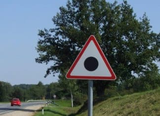 Você sabe o que essa placa de trânsito quer dizer? A maioria dos motoristas erra feio!