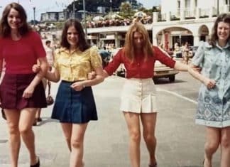 Amigas tiraram uma foto nas férias de 1972 e a recriaram 50 anos depois – veja antes e depois