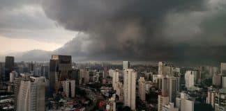 Chuva vem com força! 8 estados entram em alerta por temporais e ventos intensos — veja se o seu está na lista