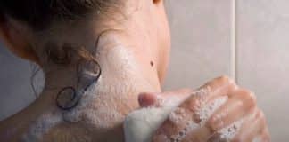 Funcionária garante que engravidou por causa do sabonete do patrão — e a versão surpreendeu até a esposa dele Funcionária garante que engravidou por causa do sabonete do patrão — e a versão surpreendeu até a esposa dele