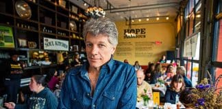 Por trás do novo restaurante de Jon Bon Jovi existe uma regra que surpreende até quem conhece o cantor Por trás do novo restaurante de Jon Bon Jovi existe uma regra que surpreende até quem conhece o cantor