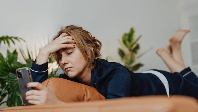 O que a Psicologia diz sobre pessoas que demoram a responder mensagens no WhatsApp