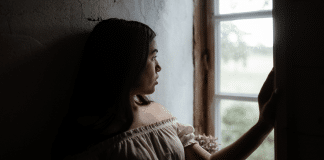 Síndrome da Rejeição Programada: Por que você sente abandono mesmo quando tudo parece bem