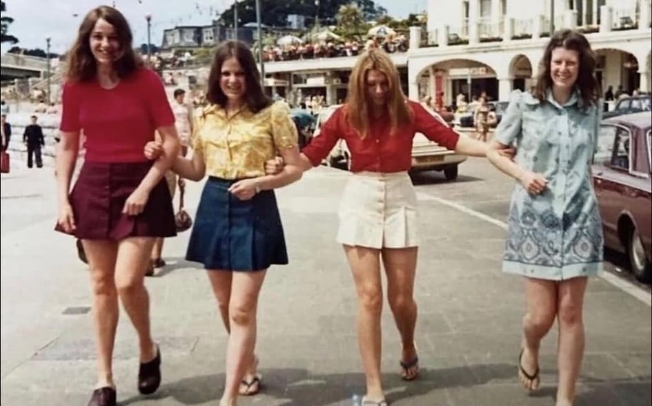contioutra.com - Amigas tiraram uma foto nas férias de 1972 e a recriaram 50 anos depois - veja antes e depois