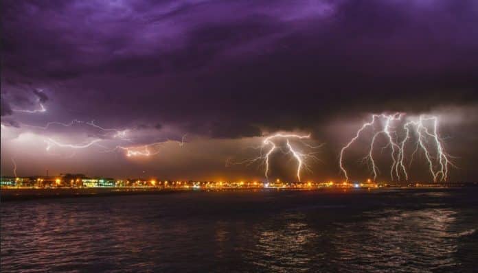 Ciclone deixa Brasil em alerta para chuva dezembro 2025 Mapa de alerta: ciclone avança, pode levar chuva de 160 mm e causar transtornos em vários estados