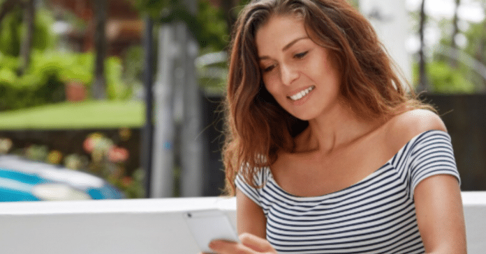 Da carteira no bolso ao celular na mão Da carteira no bolso ao celular na mão: a revolução silenciosa dos pagamentos