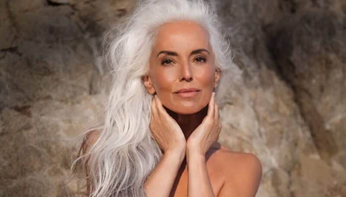 Modelo de 70 anos faz sucesso com mais de meio milhão de seguidores no Instagram; veja fotos