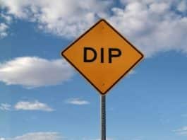 A placa DIP está espalhada pelas estradas e muita gente não sabe o que ela quer dizer — entenda agora A placa DIP está espalhada pelas estradas e muita gente não sabe o que ela quer dizer — entenda agora