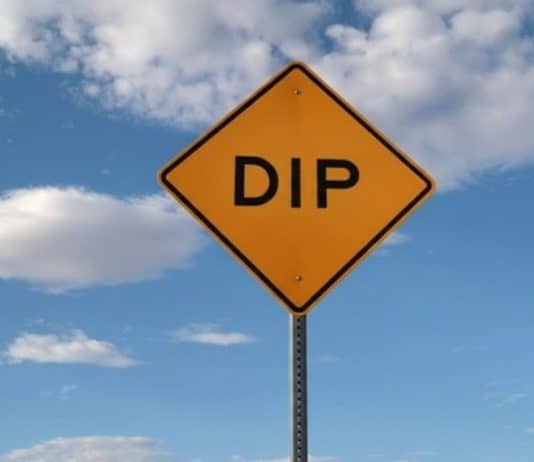 A placa DIP está espalhada pelas estradas e muita gente não sabe o que ela quer dizer — entenda agora A placa DIP está espalhada pelas estradas e muita gente não sabe o que ela quer dizer — entenda agora