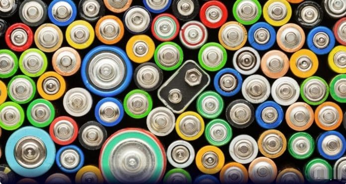 Se você tem pilhas usadas em casa possui um tesouro Você está guardando pilhas usadas? Então está sentado em um tesouro que quase ninguém aproveita