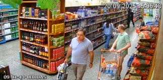 Vídeo flagra juiz da Operação Lava Jato levando champanhe sem pagar em mercado