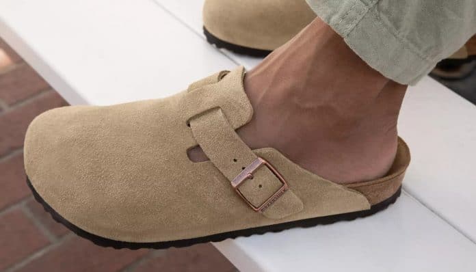 sapato feio batata moda 2025 Esse sapato “feio” que parece uma batata virou obsessão na moda — e o motivo é simples