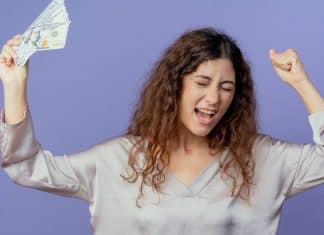 Mega-Sena da Virada: mulher ganha R$ 20 milhões após ouvir previsão de estranho em posto de gasolina