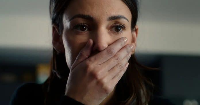 A série de apenas 6 episódios que explodiu na Netflix e já domina o ranking em 79 países