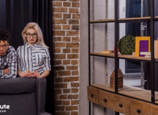 Transforme seu espaço com painéis autoadesivos.