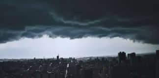 Alerta máximo: fenômeno pode despejar até 400mm de chuva em 5 estados até sábado (26)