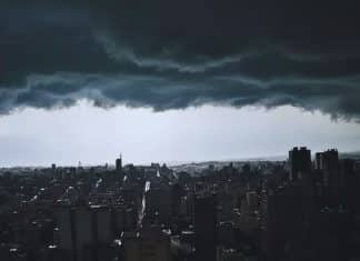 Alerta máximo: fenômeno pode despejar até 400mm de chuva em 5 estados até sábado (26)
