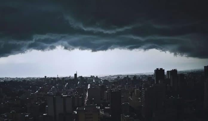 chuva forte janeiro 2026 Alerta máximo: fenômeno pode despejar até 400mm de chuva em 5 estados até sábado (26)