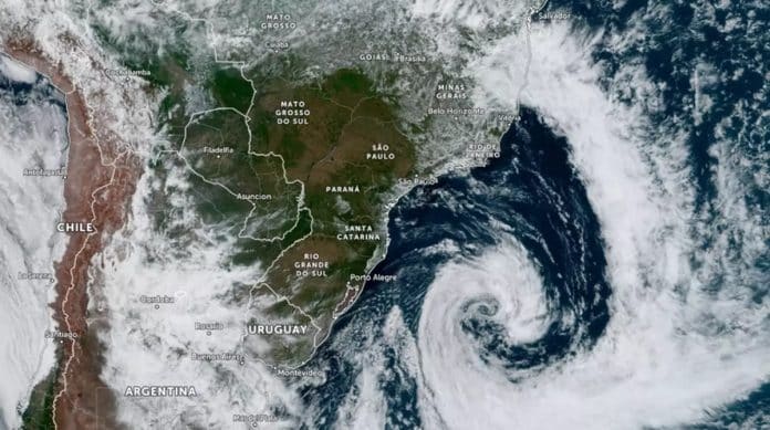 Fevereiro vem com chuva fora de hora, temporais fortes e calor extremo: veja o que esperar na sua região