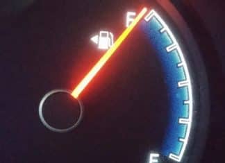 Você tenta economizar no posto, mas esses 5 hábitos estão fazendo seu carro beber mais