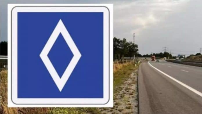 Essa nova placa azul com losango já está rendendo multas, e quase ninguém sabe o que ela significa