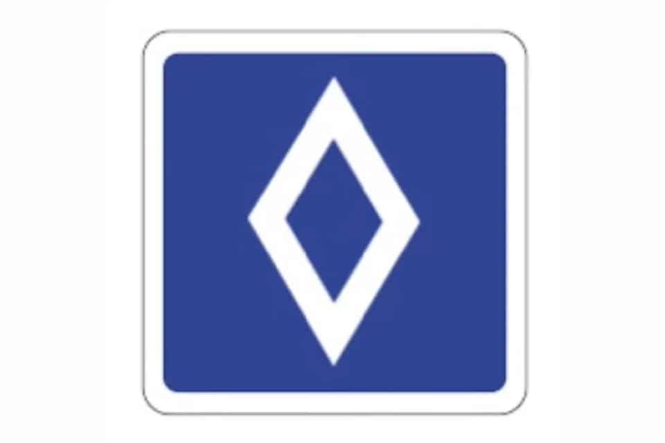 Essa nova placa azul com losango já está rendendo multas, e quase ninguém sabe o que ela significa contioutra.com - Essa nova placa azul com losango já está rendendo multas, e quase ninguém sabe o que ela significa