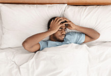 Acordar em pânico no exterior: psicoterapia online em português