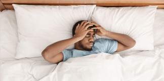 Acordar em pânico no exterior: psicoterapia online em português