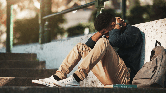 Crises físicas de ansiedade longe do Brasil: atendimento psicológico em português