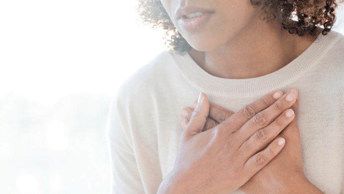 Falta de ar, aperto no peito e medo sem explicação no exterior: psicoterapia online